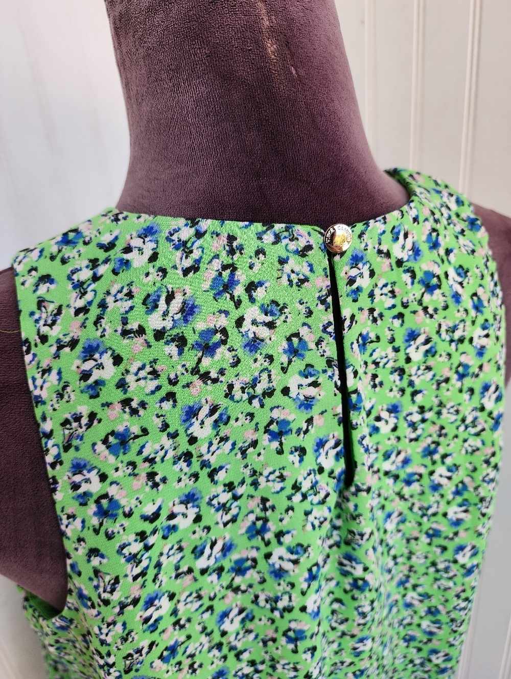 Vince Camuto Womens Classic Escape Blouse Ditsy Floral Feminine Green Blue Sz M - Picture 12 of 12